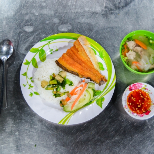 Cơm khô cá dứa chiên
