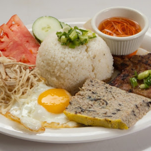 Cơm tấm sườn bì chả ốp la