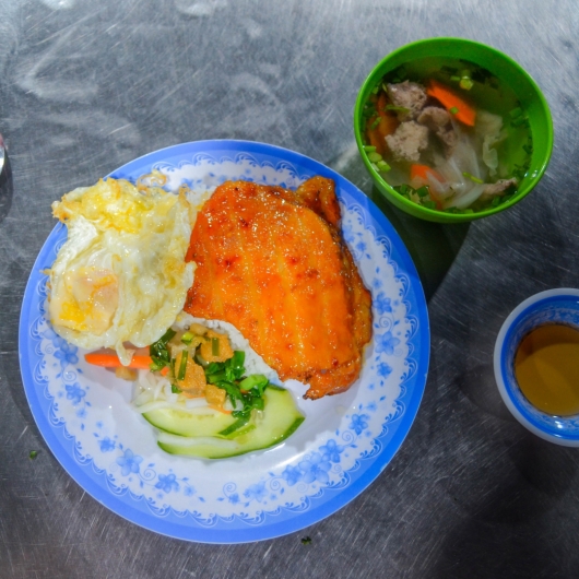 Cơm Sườn ốp la